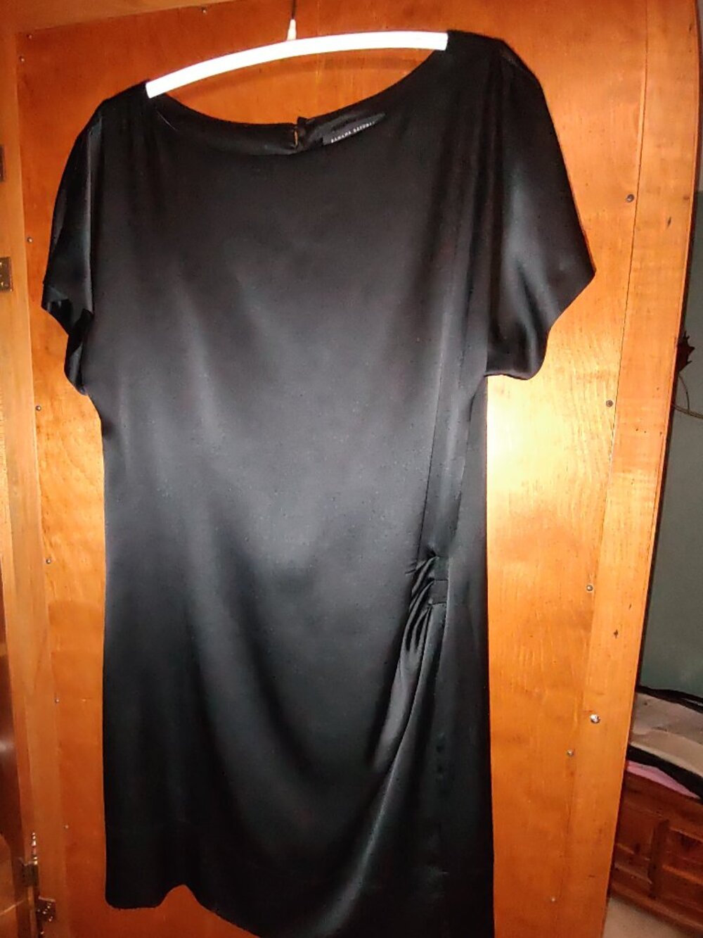 BANANA REPUBLIC SILK STRAIGHT CUT DRESS THREE BUTTONS BACK NECK BLACK SZ 6